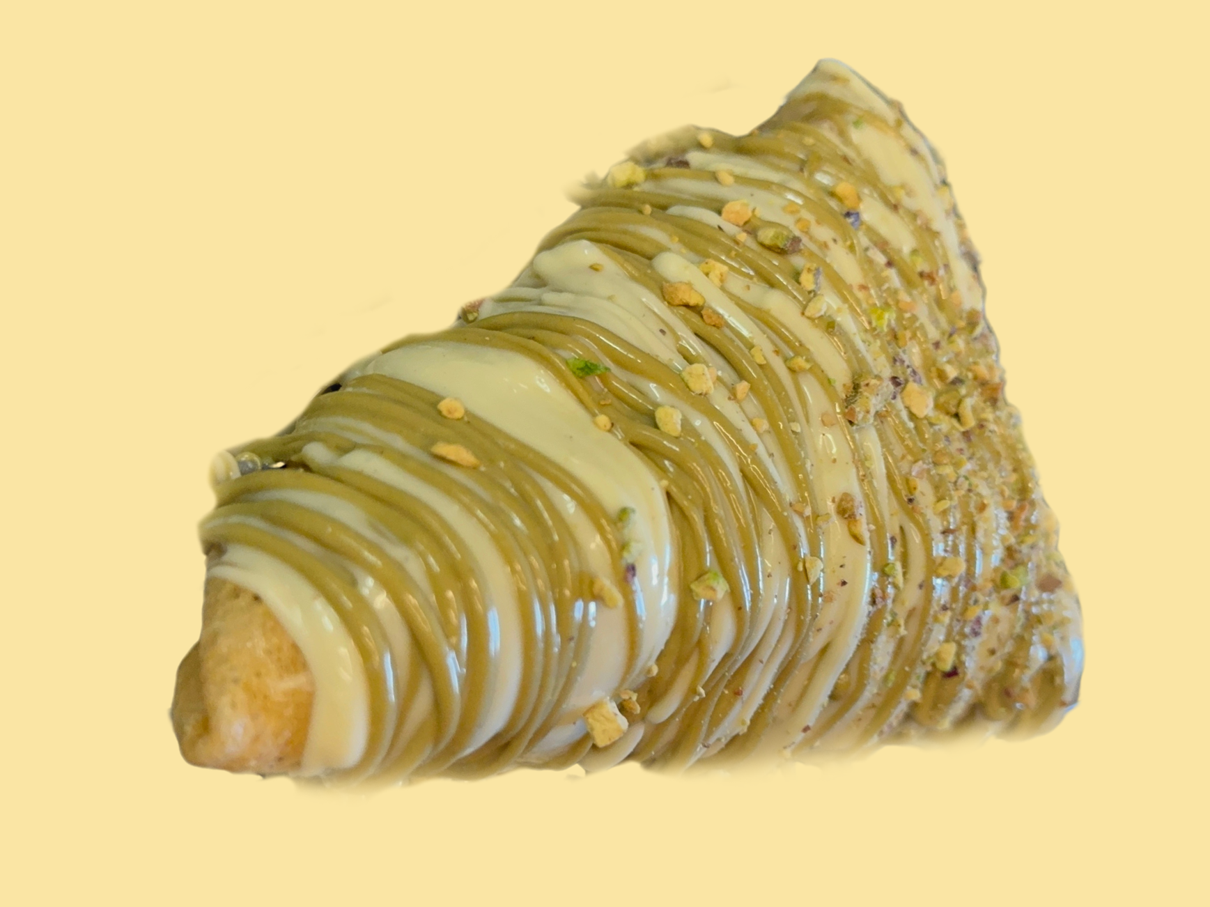 Креп с пистачио топинг, бял шоколад, ягоди, натрошен шамфъстък